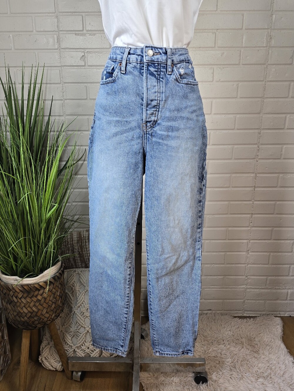 Old Navy OG Straight High Waist Light Blue Jeans Size 6